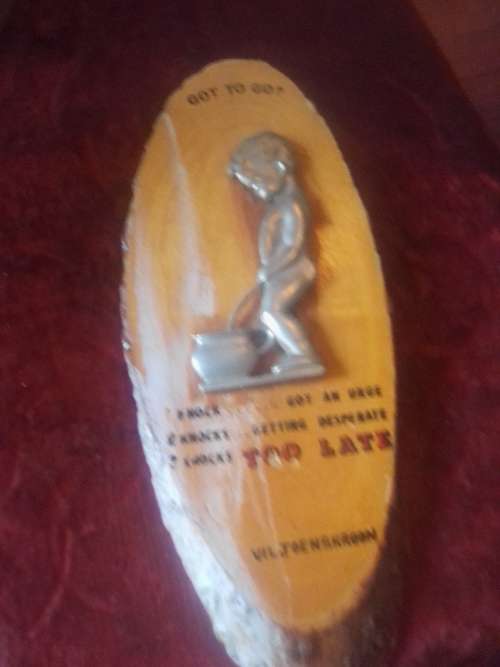VINTAGE TOILET HANGER
