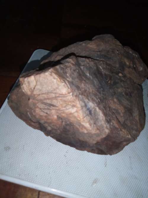 ROUGH GEMSTONE ROCK  2