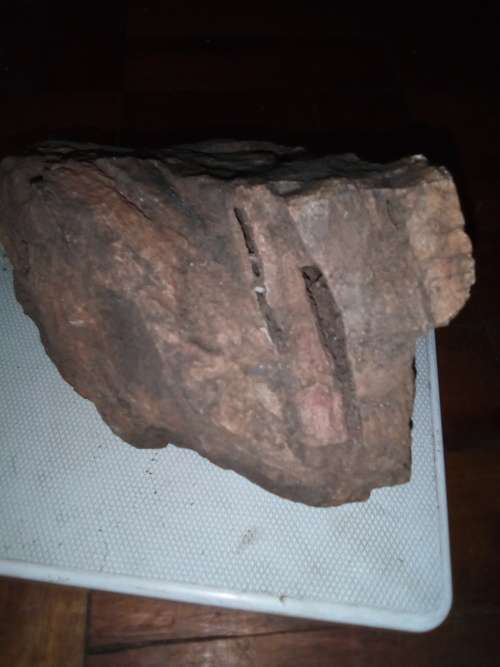 ROUGH GEMSTONE ROCK  2