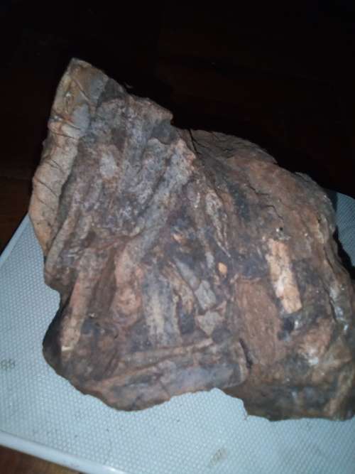 ROUGH GEMSTONE ROCK  2