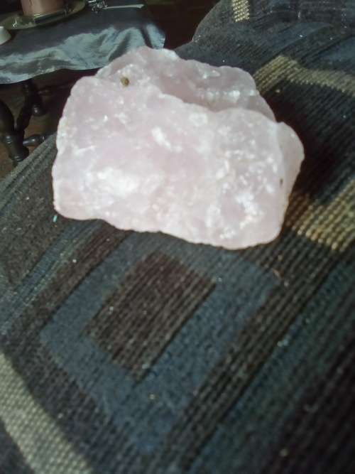 ROUGH PINK ROSE QUARTZ