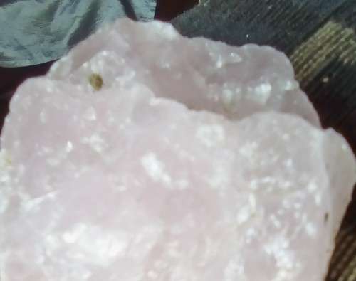 ROUGH PINK ROSE QUARTZ