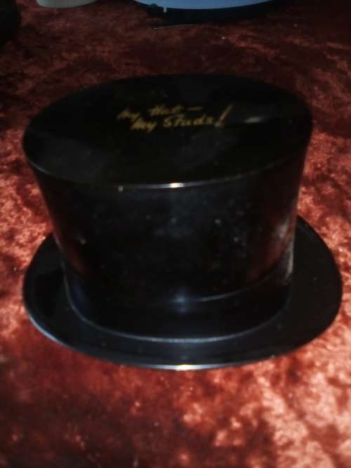 VINTAGE MY HAT KEY STUDS BOX