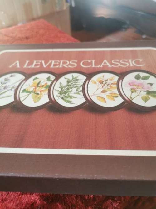 BOX WITH 3 A LEVER  PLACE MATS
