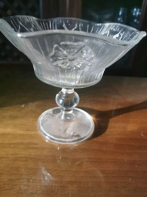 DETAILLED  GLASS BOWL WITH LONG STEM