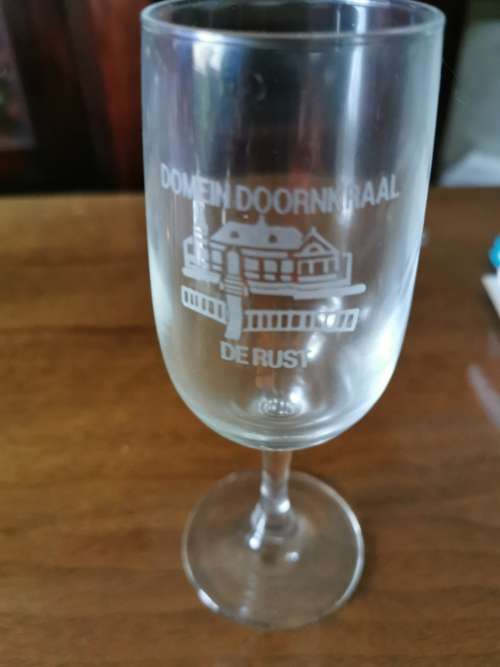 COLLECTABLE VINTAGE DE RUST DOORNKRAAL GLAS