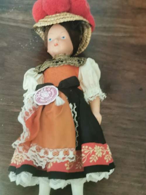 COLLECTABLE 21 CM  DOLL