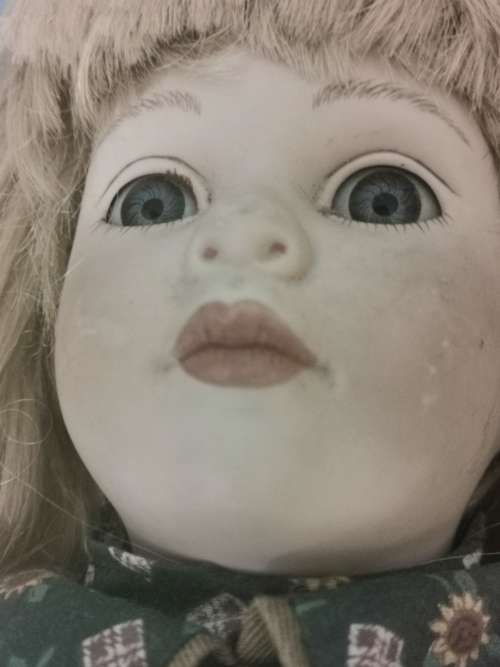 COLLECTABLE 21 CM  DOLL