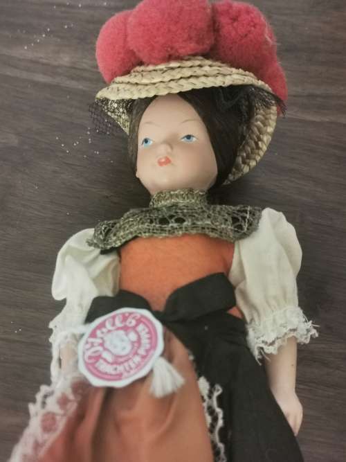 COLLECTABLE 21 CM  DOLL