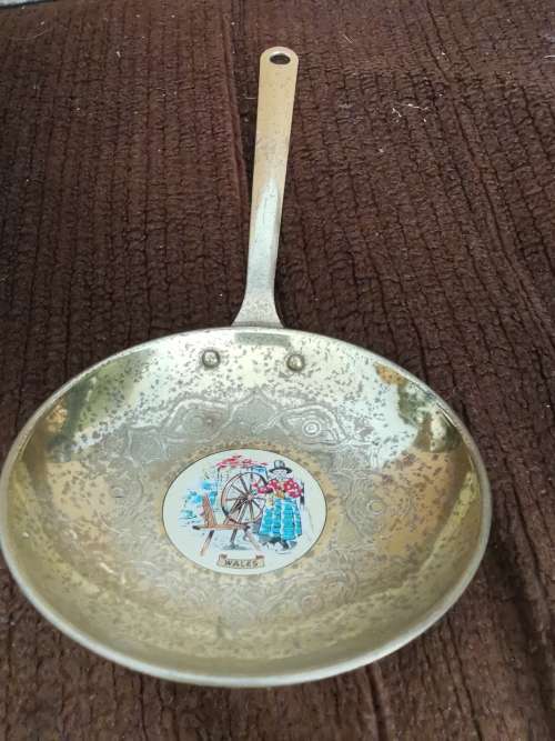 VINTAGE BRASS WALL HANGING PAN
