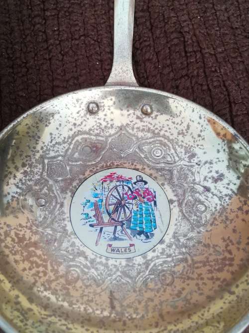 VINTAGE BRASS WALL HANGING PAN