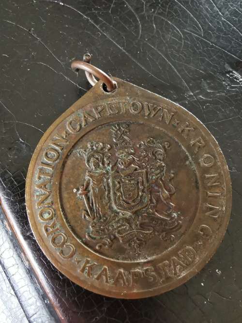 ELIZABETH SECOND CORONATION COIN FOR CHAIN