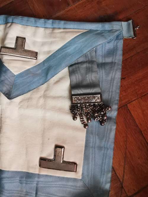 VINTAGE MASONIC  VRY MESSELAARS APRON WITH WHITE LEATHER AND TASSLES