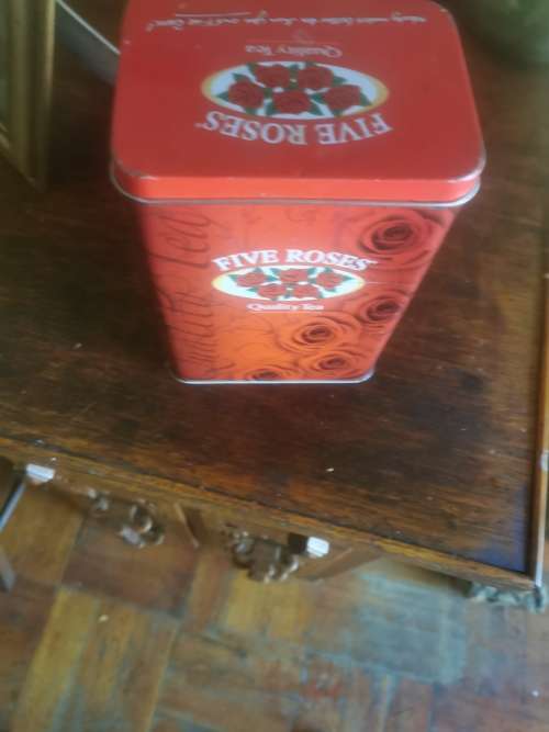 VINTAGE FIVE ROSES TEA TIN