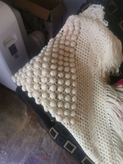 VINTAGE OF WHITE SHAWL