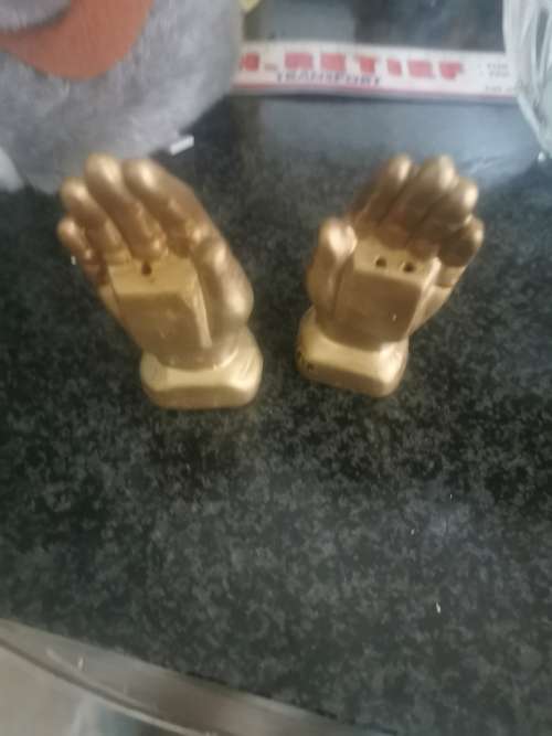 VINTAGE SALT AND PEPPER SET