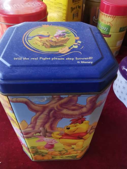 COLLECTABLE DISNEY TIN