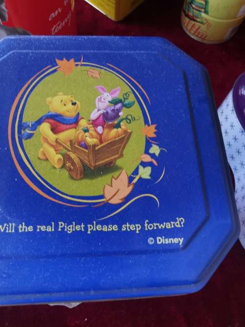 COLLECTABLE DISNEY TIN