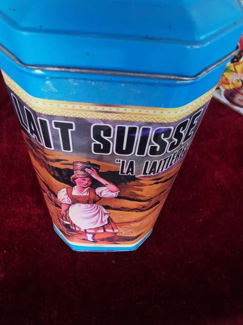 VINTAGE NESTLE TIN