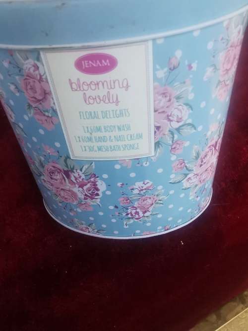 SMALL VINTAGE FLOWER DELIGHTS TIN
