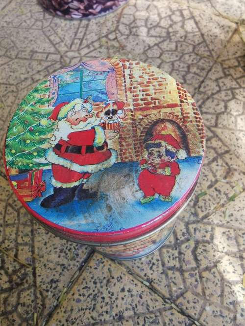 SMALL COLLECTABLE VADER CHRISTMAS TIN