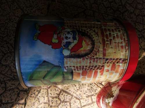 SMALL COLLECTABLE VADER CHRISTMAS TIN