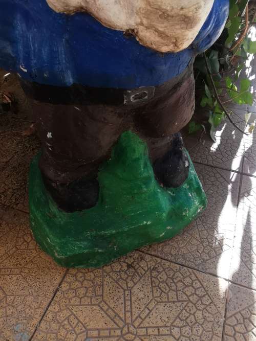 BIG HEAVY VINTAGE GARDEN GNOME