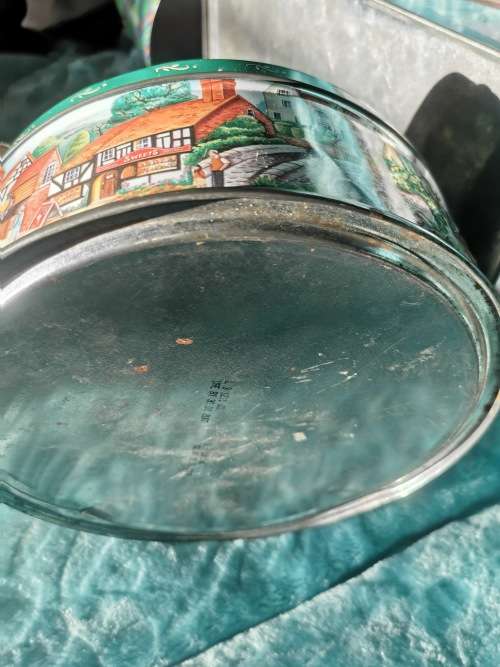 COLLECTABLE TIN
