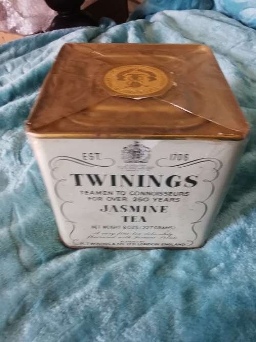 RARE TWINNINGS 8 OZ SEALED TEA TIN