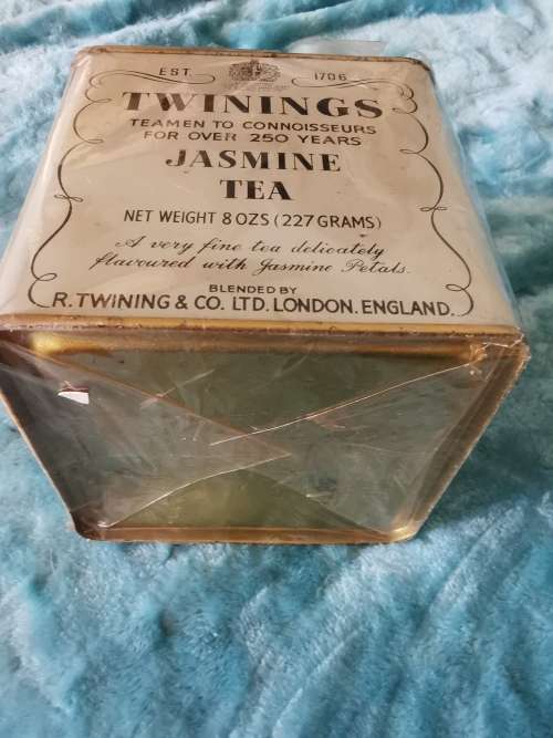 RARE TWINNINGS 8 OZ SEALED TEA TIN