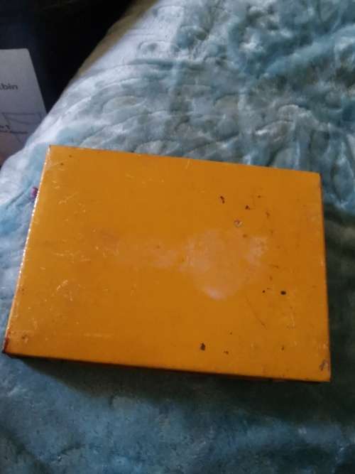 VINTAGR GOLDFLAKE CIGARETTE TIN