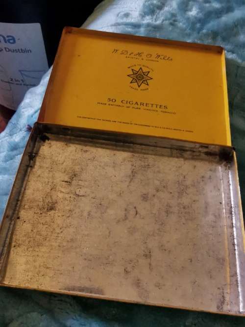 VINTAGR GOLDFLAKE CIGARETTE TIN
