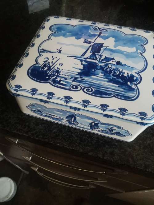 COLLECTABLE HOLLAND HOUSE TIN