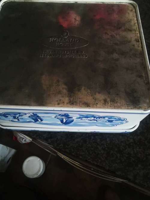 COLLECTABLE HOLLAND HOUSE TIN