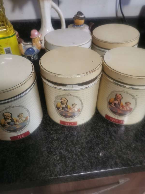 5 VINTAGE MAZAWATEE TINS