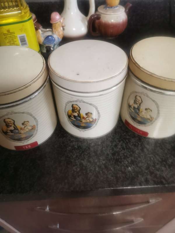 5 VINTAGE MAZAWATEE TINS