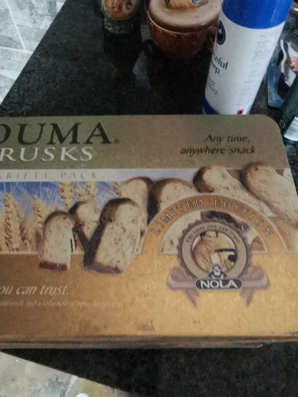 VINTAGE OUMA NOLA BESKUIT TIN