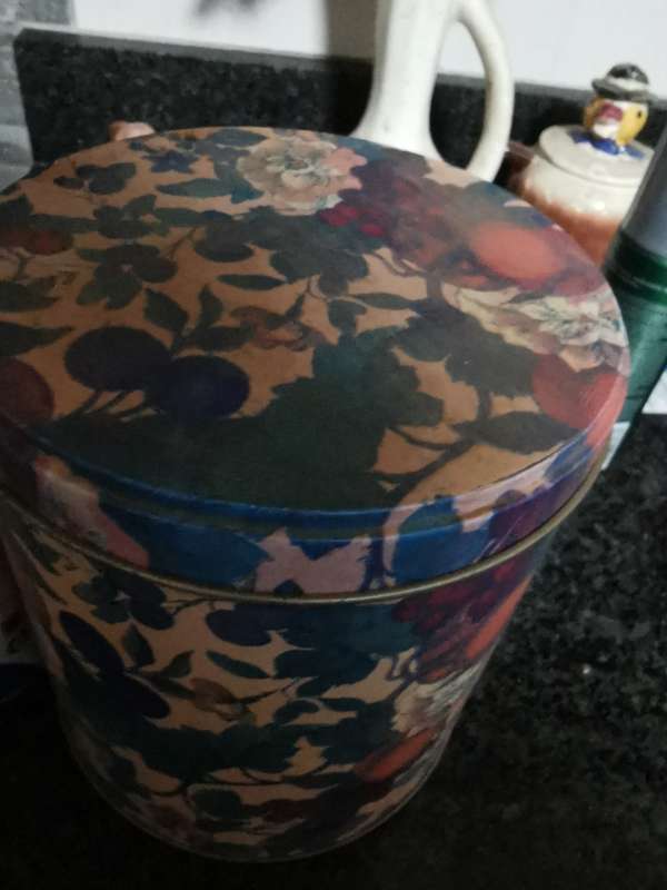 VINTAGE TIN