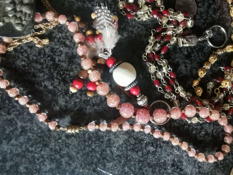 VINTAGE JEWELRY HOLDER WITH COSTUME JEWELRY