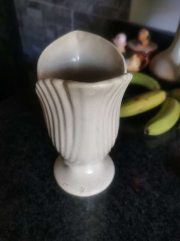 VINTAGE FLOWER VASE