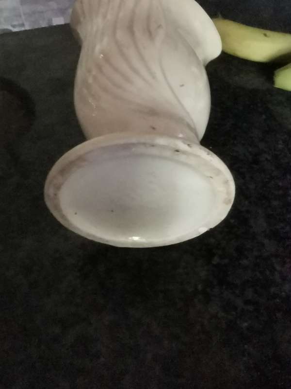 VINTAGE FLOWER VASE