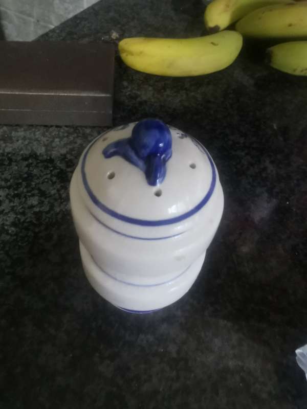 VINTAGE PEPPER SHAKER