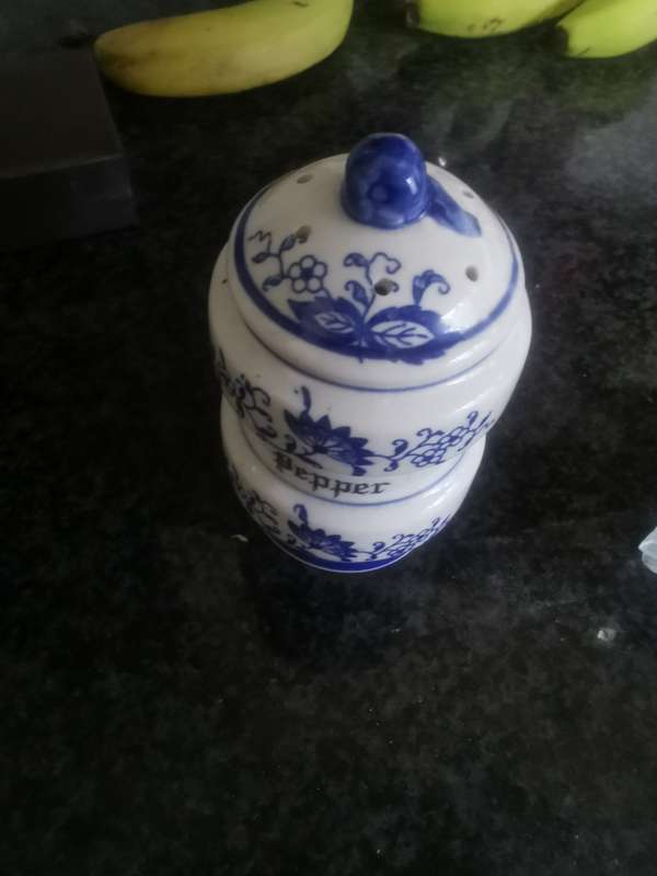 VINTAGE PEPPER SHAKER