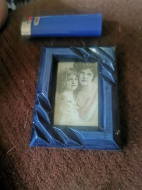 VINTAGE SMALL BLUE FRAME WITH GLASS