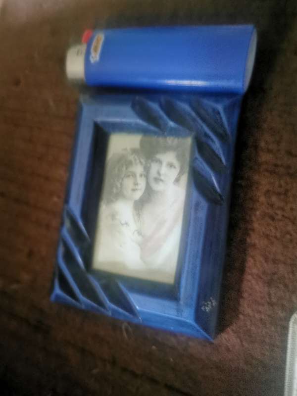 VINTAGE SMALL BLUE FRAME WITH GLASS