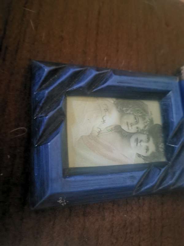 VINTAGE SMALL BLUE FRAME WITH GLASS
