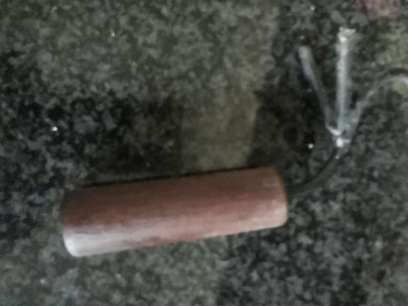 VINTAGE POTJIE POT LID REMOVER