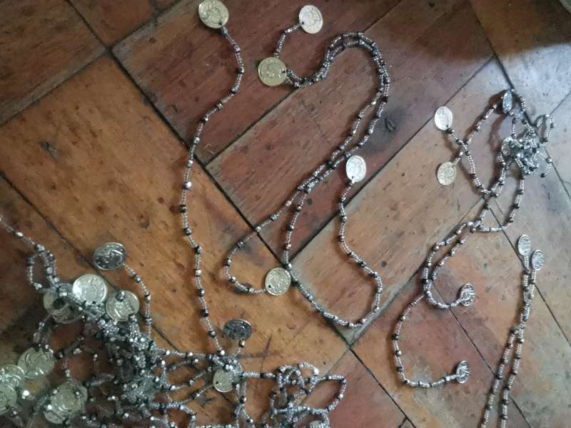 VINTAGE LOT DECORATIONS