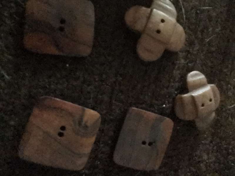 5 ANTQUE  HANDMADE WOODEN BUTTONS