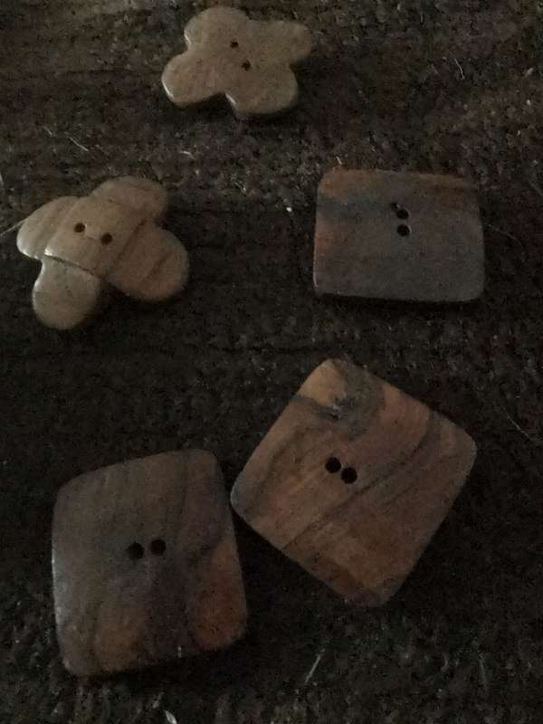 5 ANTQUE  HANDMADE WOODEN BUTTONS